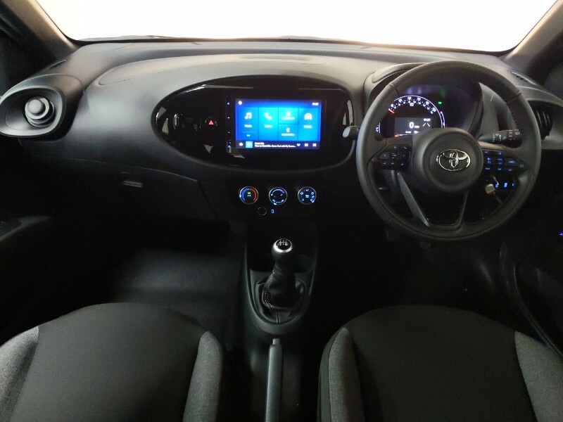 Toyota Aygo X 1.0 Vvt-i Pure Black #3