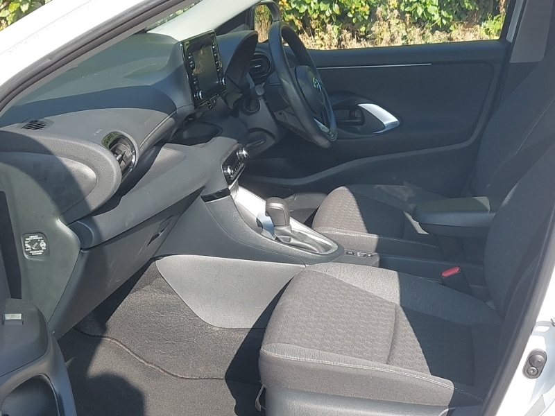 Toyota Yaris 1.5 Hybrid Icon Cvt DS23SWJ White #5