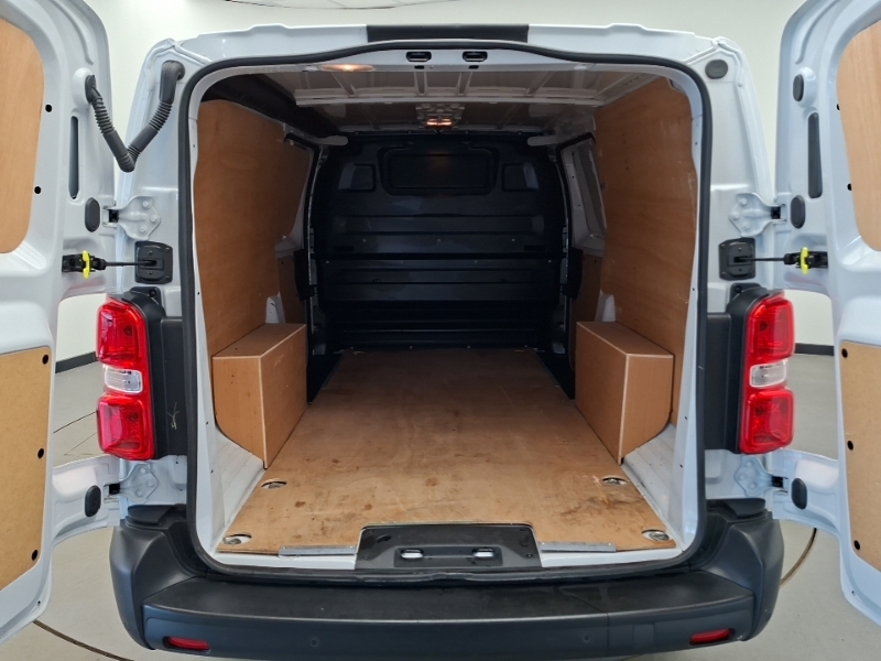 Vauxhall Vivaro 1.5L Pro 6Dr White #18