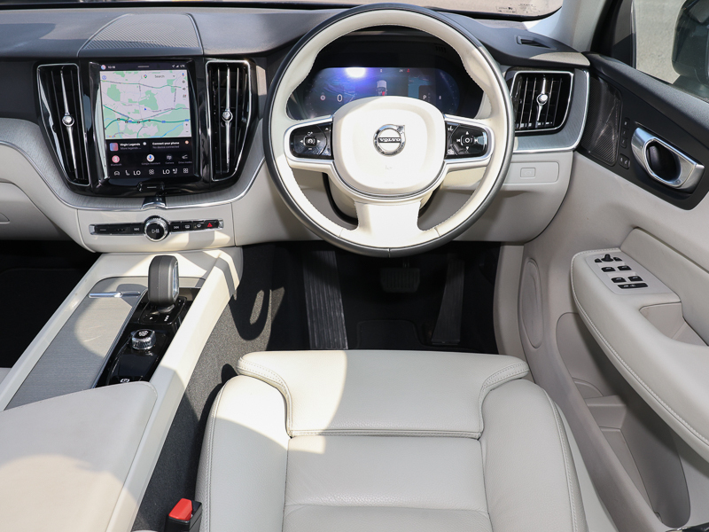 Volvo XC60 2.0 B5p Plus Dark Awd Geartronic Black #6