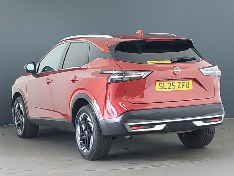 Nissan Qashqai 1.3 Dig-t Mh 158 N-connecta Xtronic Red #2