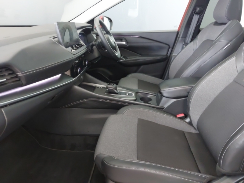 Nissan Qashqai 1.3 Dig-t Mh 158 N-connecta Xtronic Red #5