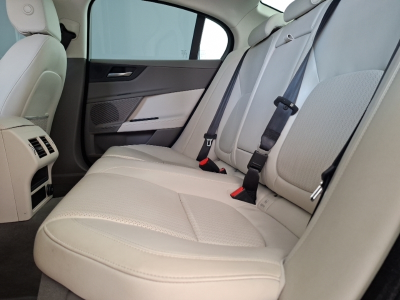 Jaguar XE 2.0 Ingenium Portfolio Blue #6