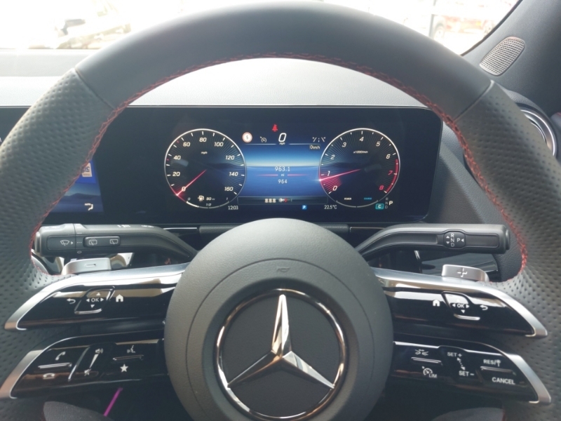 Mercedes-Benz GLA Class Gla 200 Amg Line Executive White #13
