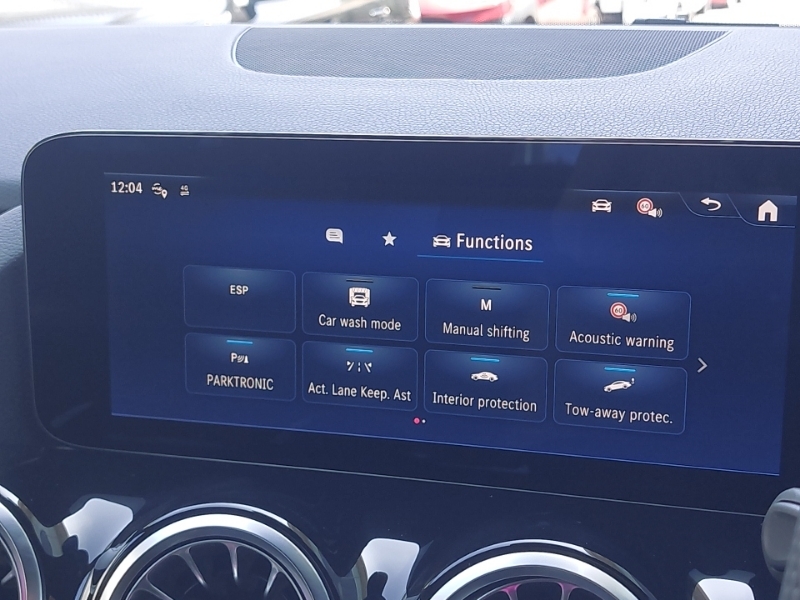 Mercedes-Benz GLA Class Gla 200 Amg Line Executive White #17