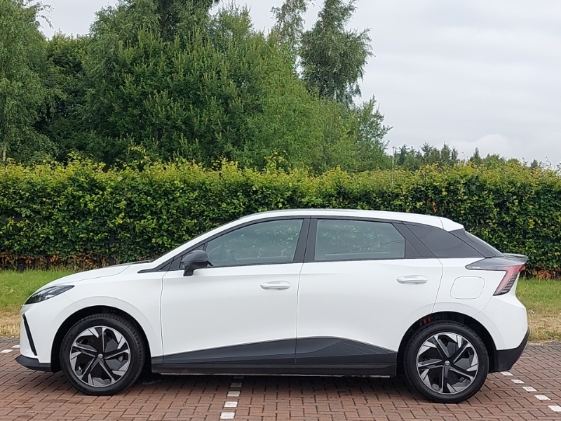 MG MG4 150Kw Se Ev Long Range 64Kwh White #4