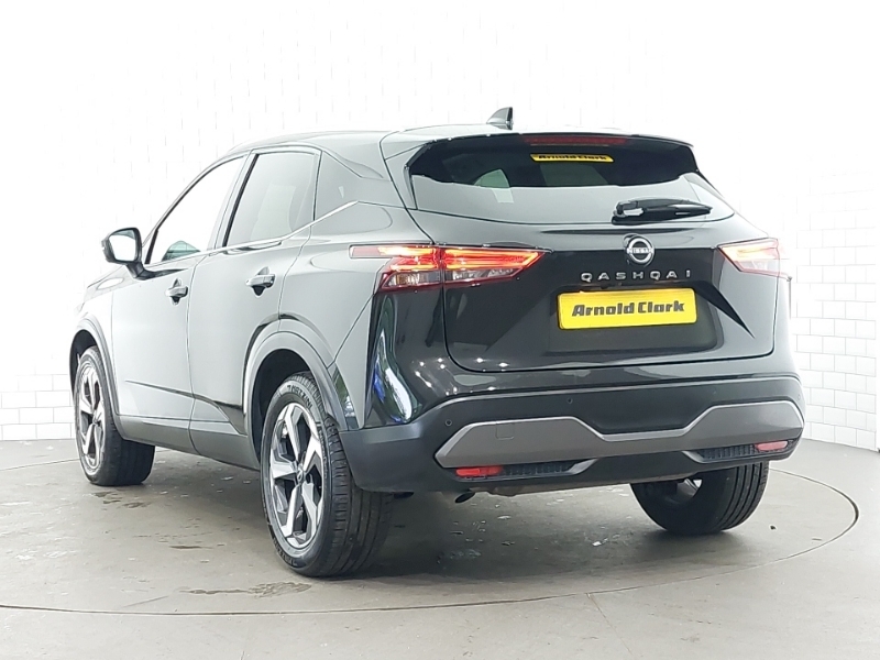 Nissan Qashqai 1.3 Dig-t Mh 158 N-connecta Xtronic Black #2