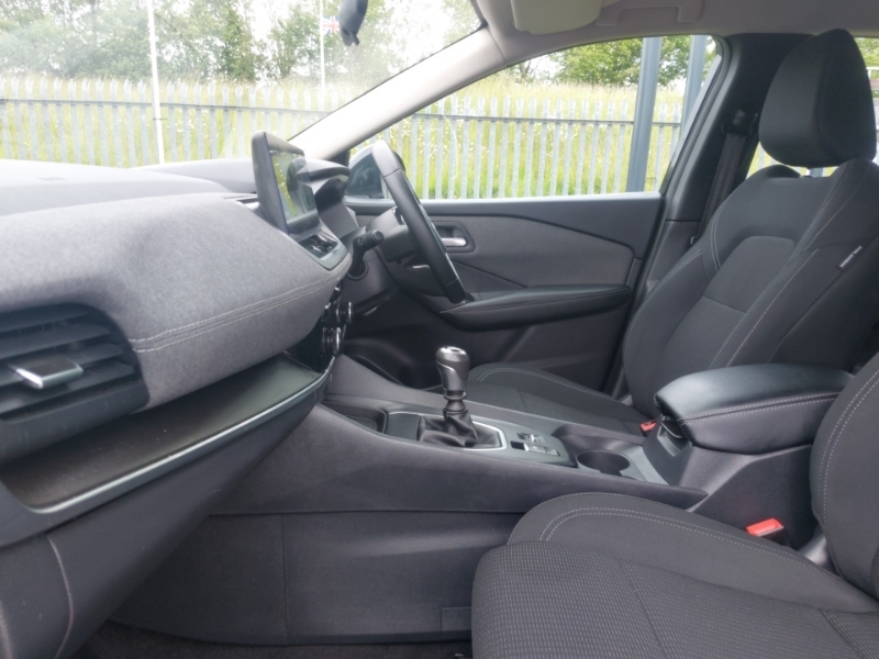 Nissan Qashqai 1.3 Dig-t Mh Acenta Premium Black #5
