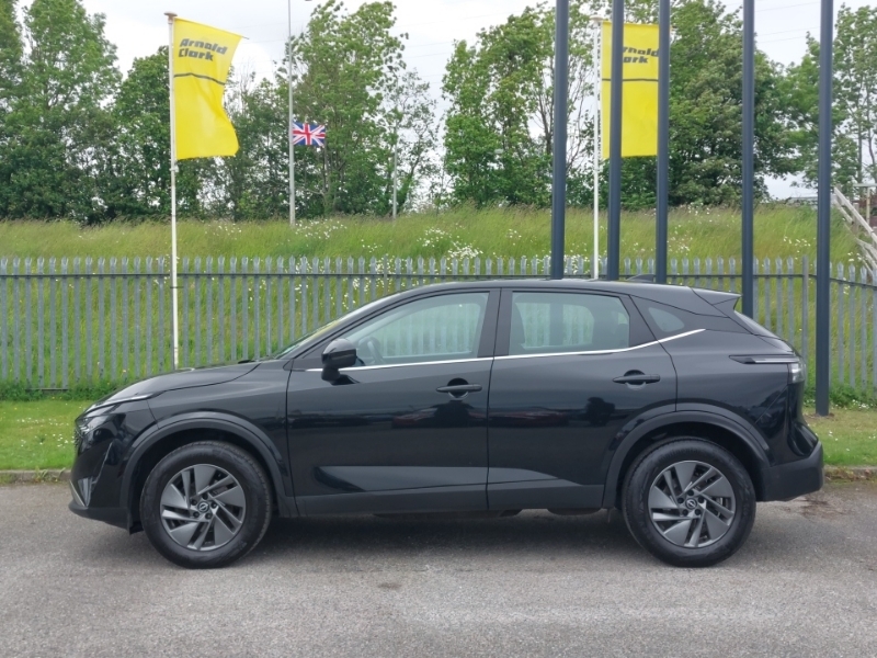 Nissan Qashqai 1.3 Dig-t Mh Acenta Premium Black #4