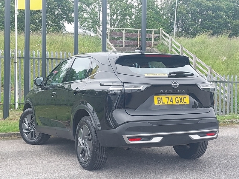 Nissan Qashqai 1.3 Dig-t Mh Acenta Premium Black #2