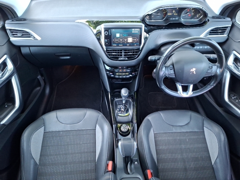 Peugeot 2008 1.2 Puretech 110 Allure Premium Eat6 Grey #3