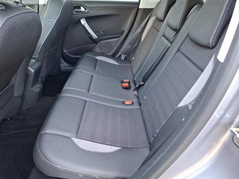 Peugeot 2008 1.2 Puretech 110 Allure Premium Eat6 Grey #6