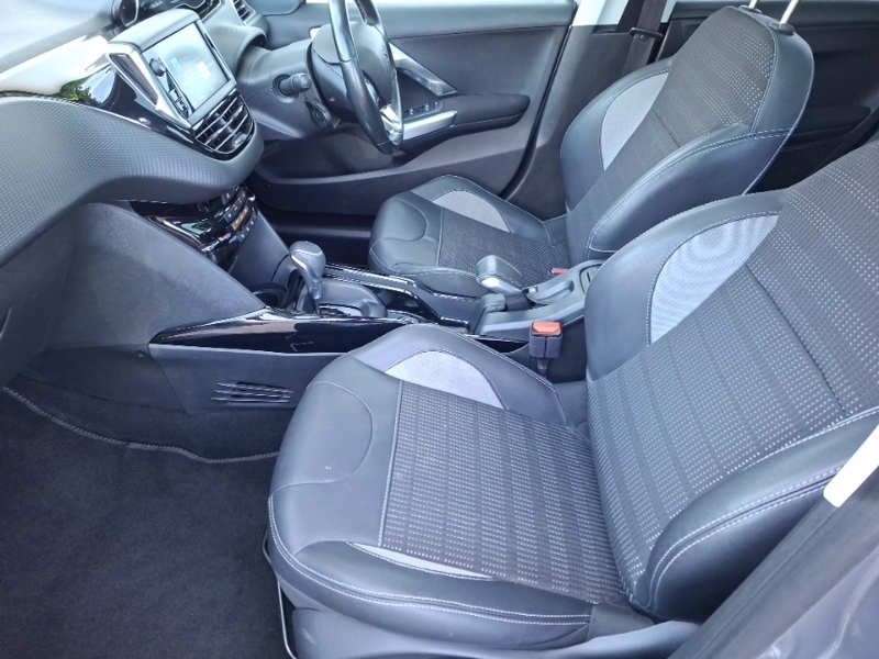 Peugeot 2008 1.2 Puretech 110 Allure Premium Eat6 Grey #5
