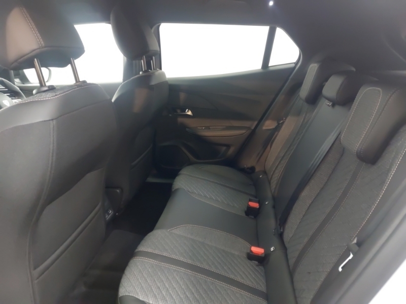 Peugeot 2008 1.2 Puretech Allure White #6