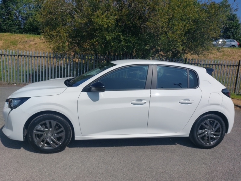Peugeot 208 Active Premium Black #4
