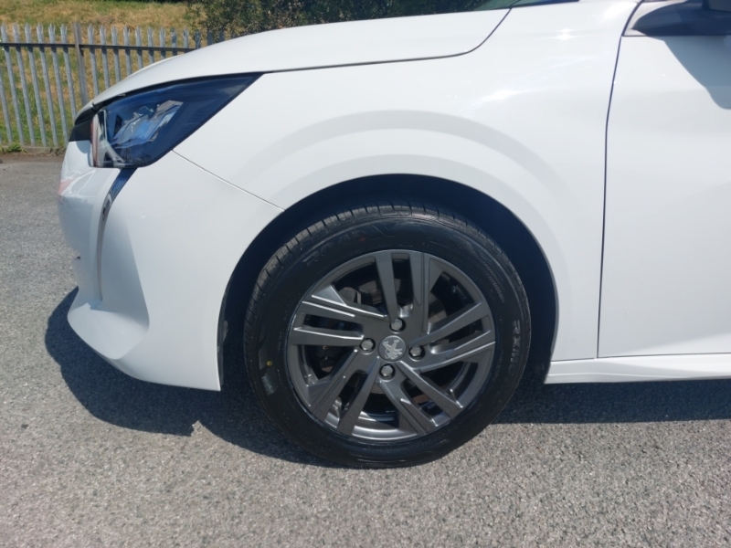 Peugeot 208 Active Premium Black #19