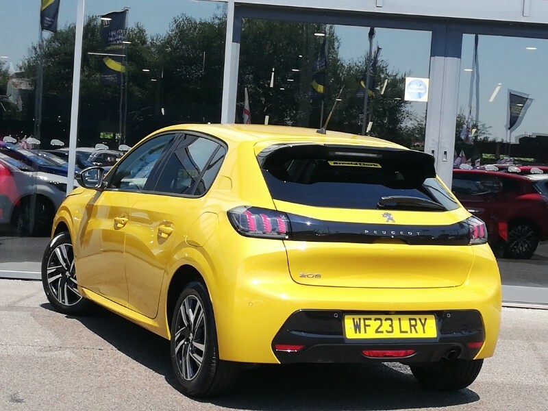 Peugeot 208 1.2 Puretech 100 Allure Premium Eat8 Yellow #2