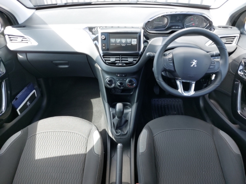 Peugeot 208 1.2 Puretech 82 Active Black #3