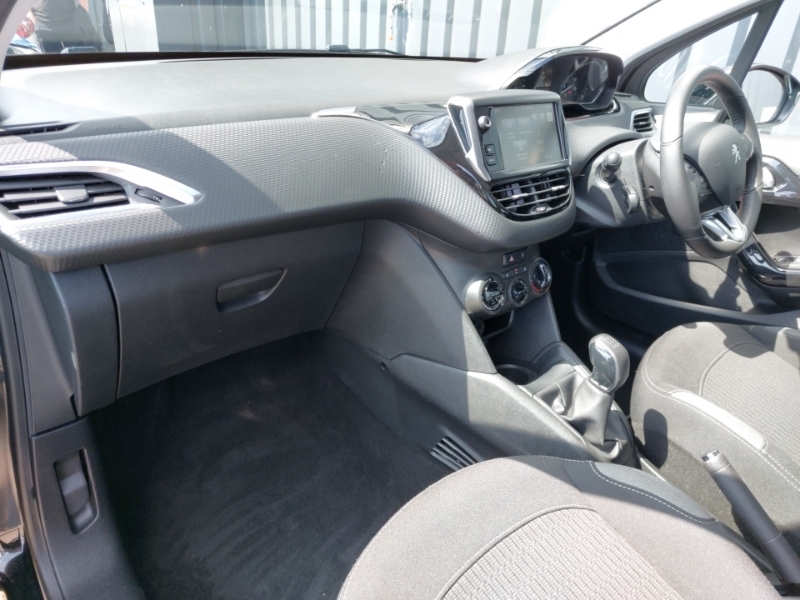 Peugeot 208 1.2 Puretech 82 Active Black #5