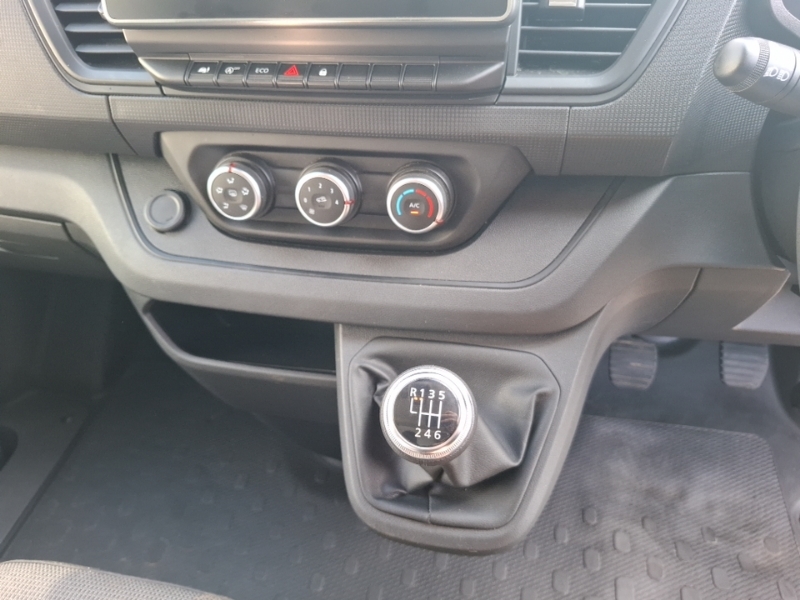 Renault Trafic Sl30 Blue Dci 130 Advance Van White #17