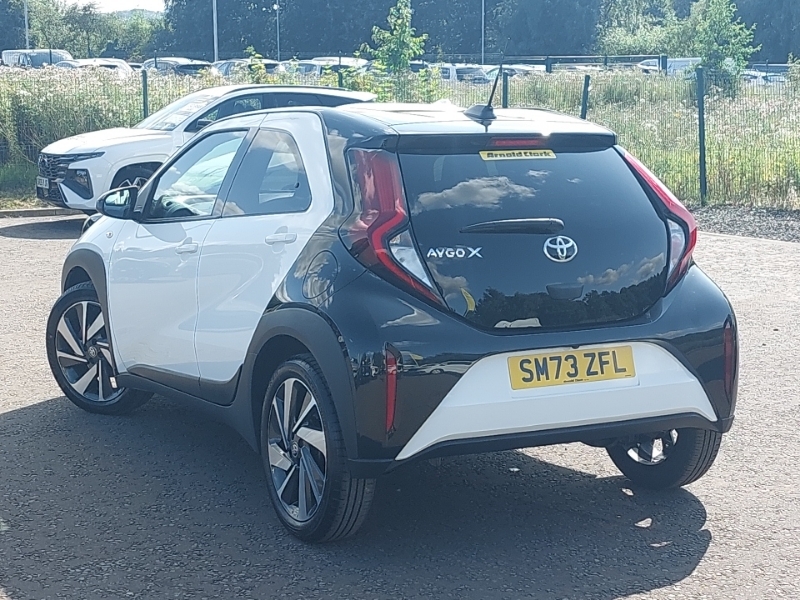 Toyota Aygo X 1.0 Vvt-i Edge White #2