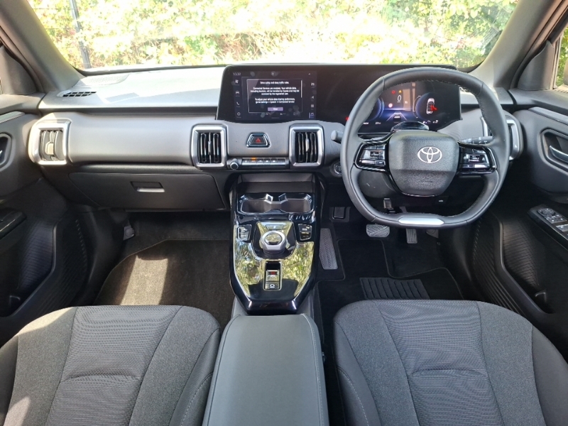 Toyota Urban Cruiser 128Kw Design 61Kwh Black #3