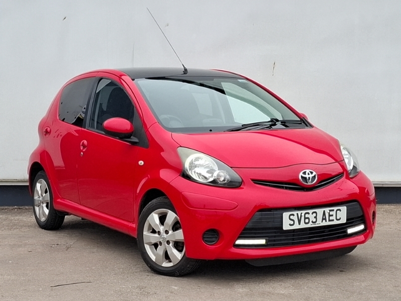 Toyota Aygo 1L Active Plus Red #1