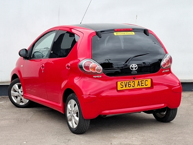 Toyota Aygo 1L Active Plus Red #2