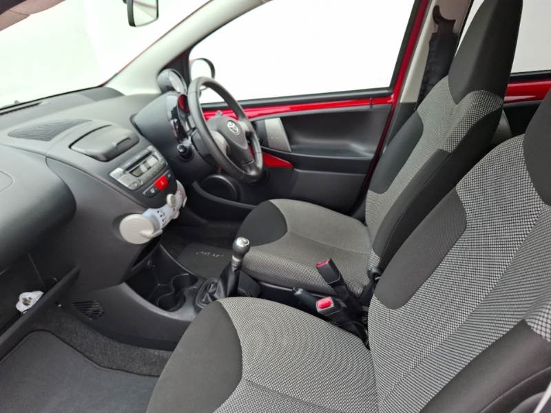 Toyota Aygo 1L Active Plus Red #5