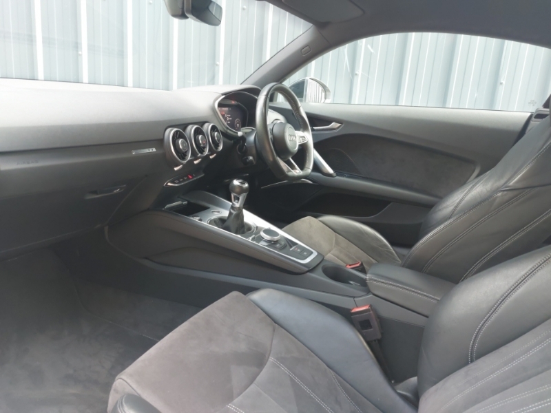 Audi TT 1.8T Fsi Black Edition White #5