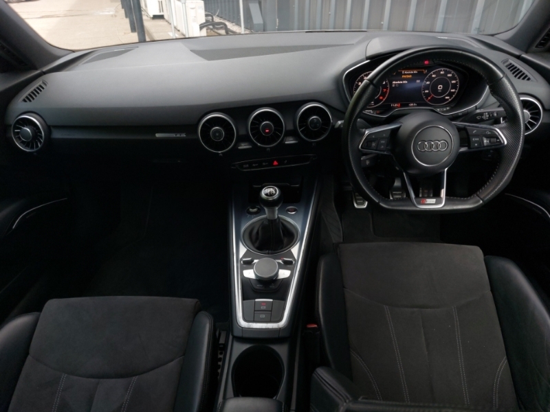 Audi TT 1.8T Fsi Black Edition White #3