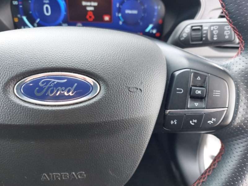 Ford Focus 1.0 Ecoboost 125 Zetec Hatchback Red #13