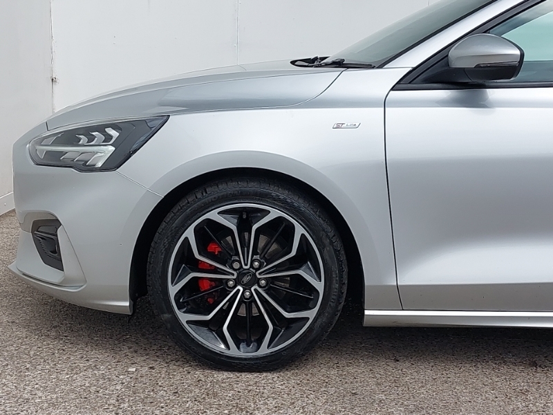 Ford Focus 1.0 Ecoboost 125 Zetec Hatchback Red #19