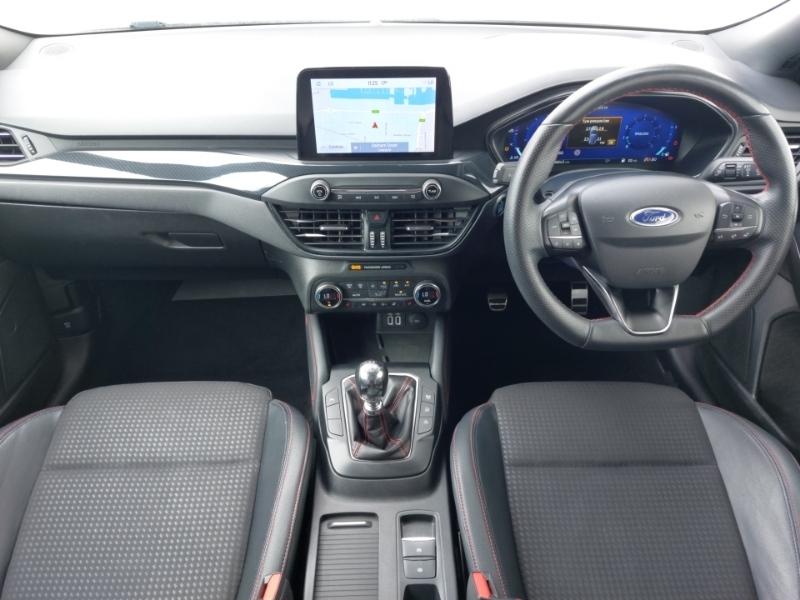Ford Focus 1.0 Ecoboost 125 Zetec Hatchback Red #3