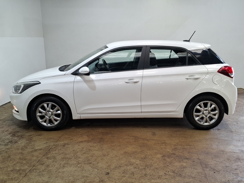Hyundai I20 1.2 Se White #4