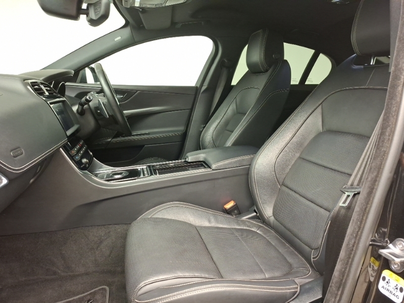 Jaguar XE 2.0D 180 R-sport Black #5
