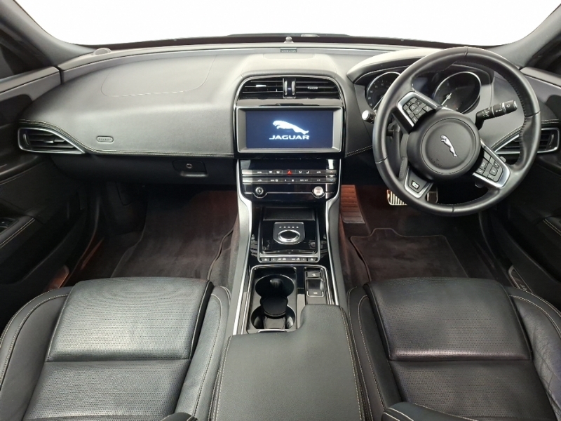 Jaguar XE 2.0D 180 R-sport Black #3