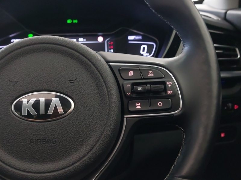 Kia Niro Estate Red #13