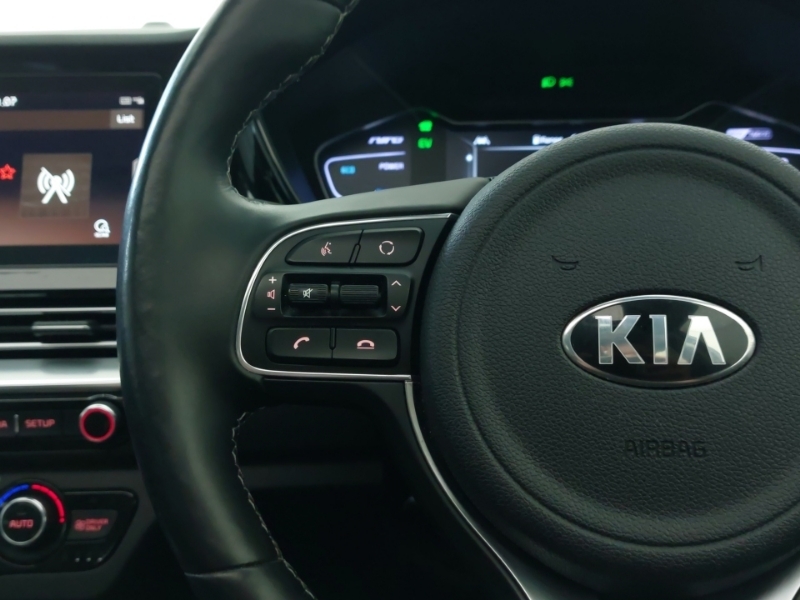 Kia Niro Estate Red #12