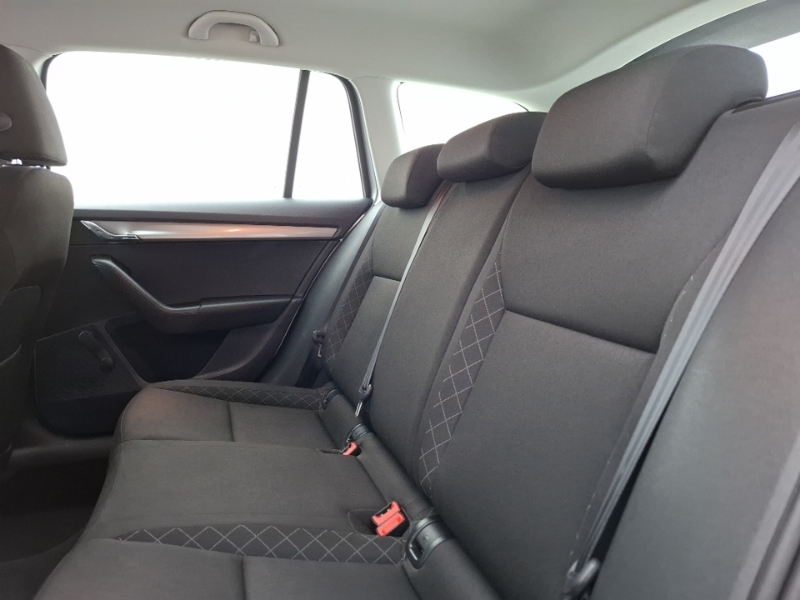 Skoda Octavia Estate 1.0 Tsi S Silver #6