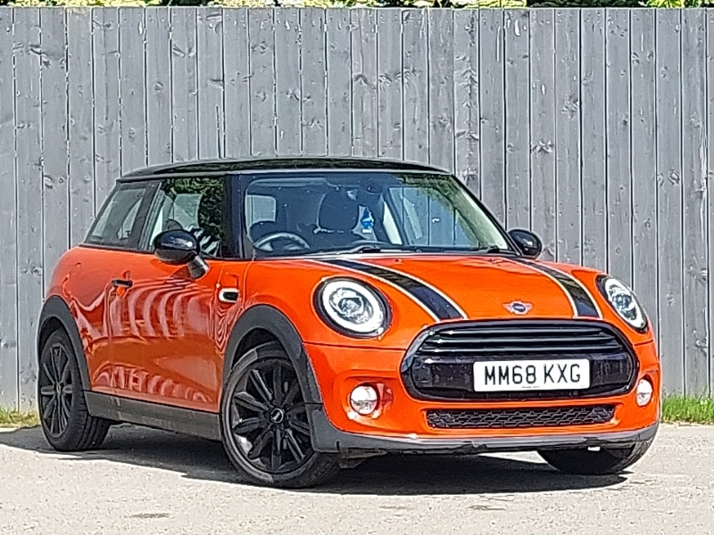 Mini Hatch 1.5 Cooper Classic II MM68KXG Orange