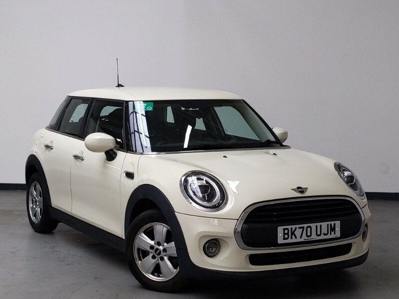 Mini Hatch 1.5 One Classic II Comfortnav Pack White