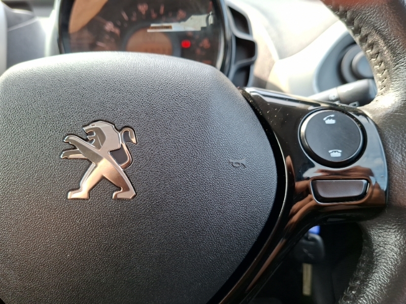 Peugeot 108 Hatchback 1.0 Active 2015 Red #13