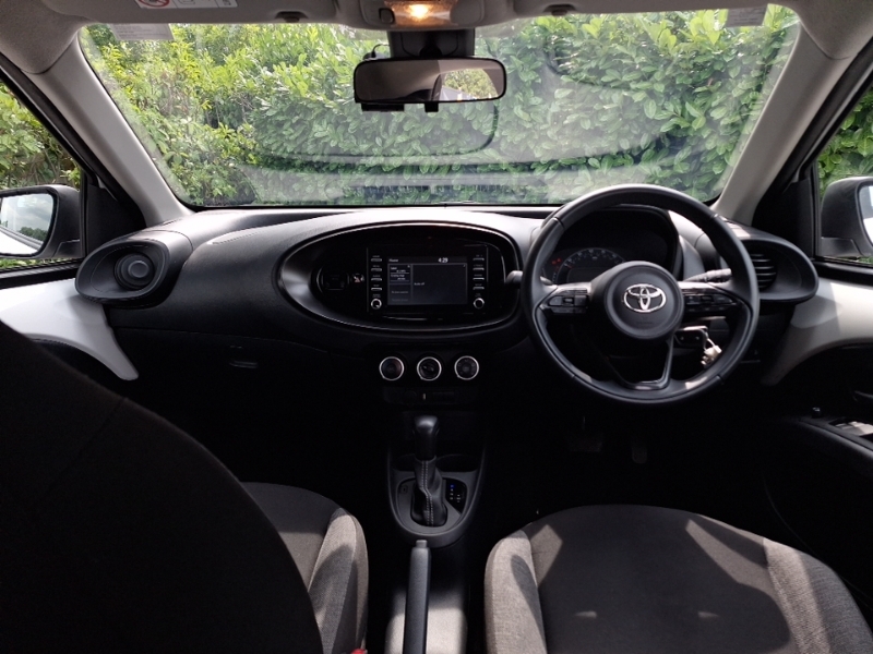 Toyota Aygo X 1.0 Vvt-i Pure White #3