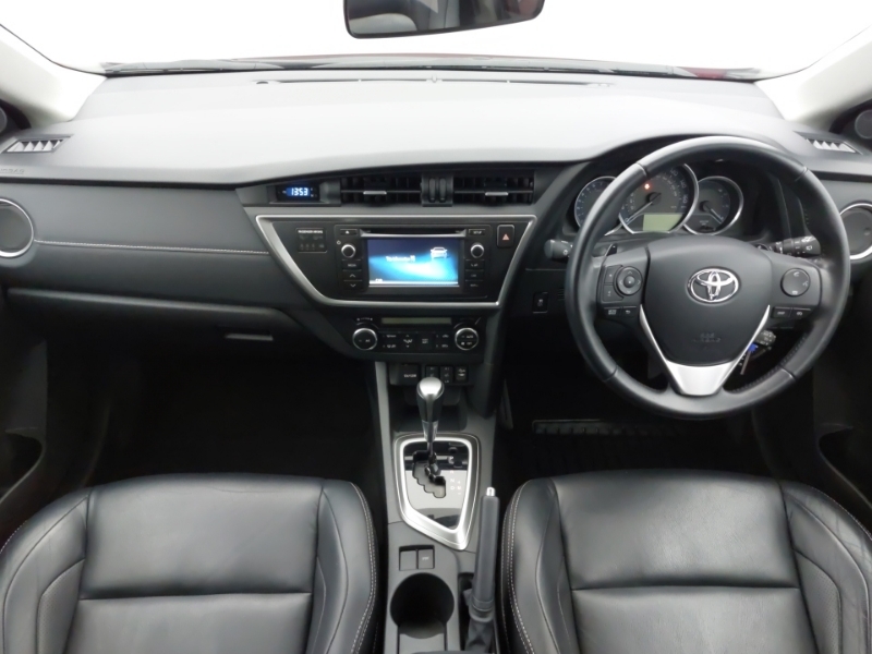 Toyota Auris 1.6 V-matic Icon Multidrive S Red #3