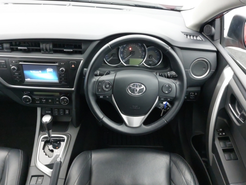 Toyota Auris  White #8