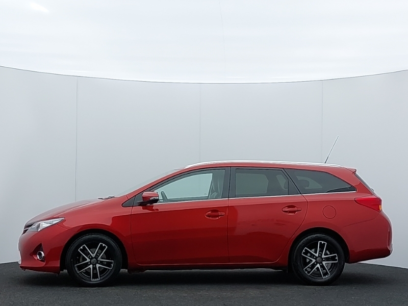 Toyota Auris 1.6 V-matic Icon Multidrive S Red #4