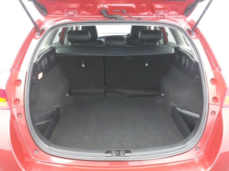 Toyota Auris  White #19