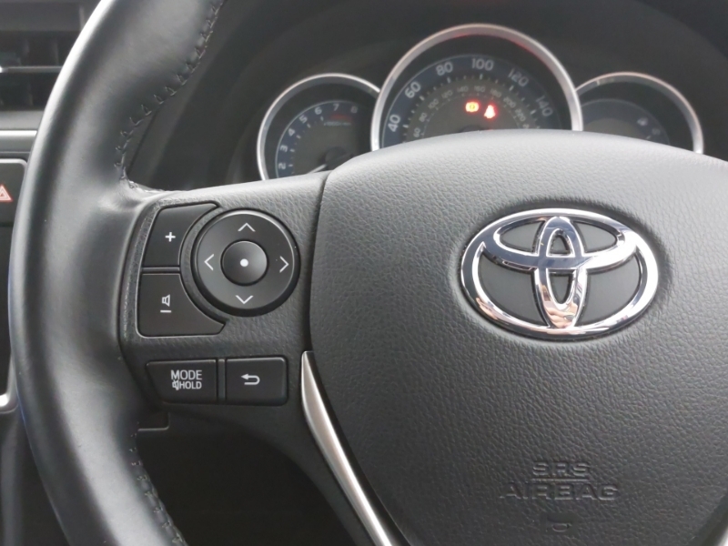 Toyota Auris  White #12