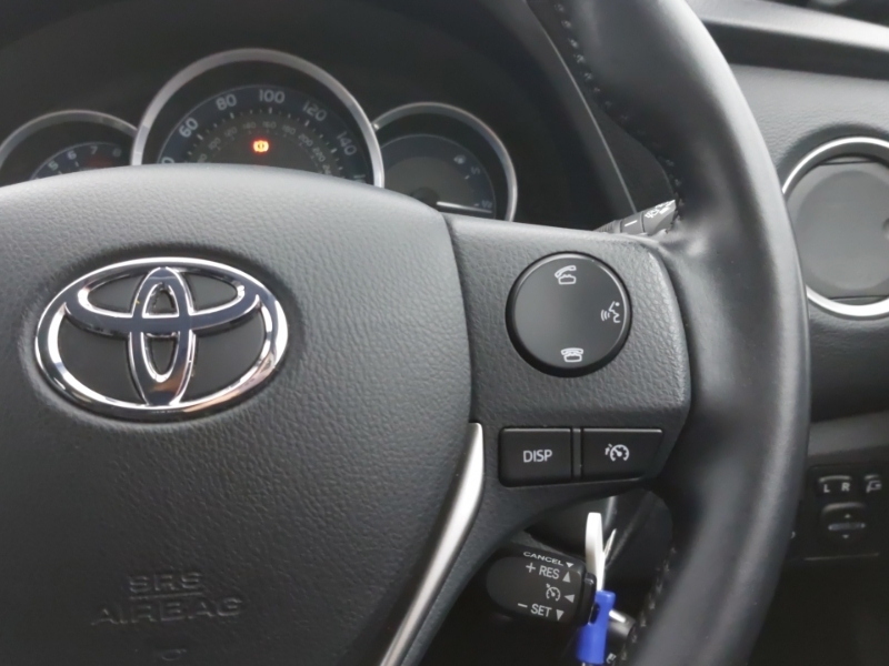 Toyota Auris  White #13